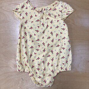 Baby GAP girl's onesie yellow floral 18-24 months